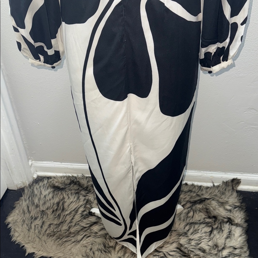 Rafaella Cala de la Cruz Chic Monochrome Long Sleeve Dress - Picture 11 of 11
